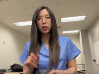 Menyeramkan md convinces muda asia medis dokter untuk apaan untuk mendapatkan di depan