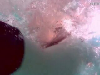 Berenang kolam renang yg menggiurkan remaja keindahan nikita vodorezova